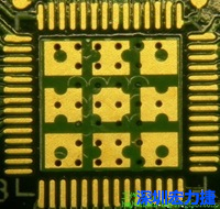 這也是不好的通孔設(shè)計，但部份通孔已經(jīng)用綠漆(mask)蓋上，但仍有部份通孔未塞孔。 