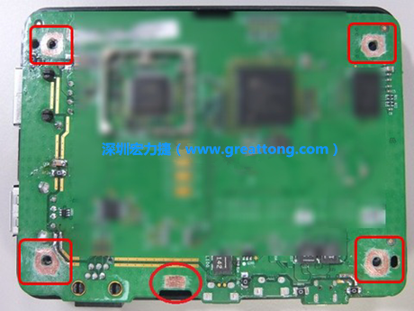 手動去綠漆。使用傳統(tǒng)的刀片去除綠漆后的效果。