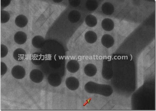 BGA因為焊墊變小，造成錫膏過多而最終形成焊接短路的結(jié)果。