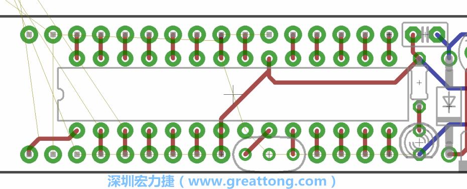 諧振器應(yīng)擺放在ATmega微控制器的針腳8、9和10旁邊，在共鳴器和微控制器中間的高頻信號(hào)線應(yīng)該要愈短愈好，此外，其它的信號(hào)線應(yīng)該要遠(yuǎn)離這個(gè)區(qū)域且配置在諧振器的下方，這樣做是為了防止不必要的無(wú)線電波干擾。