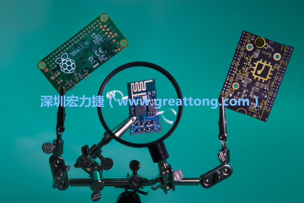 A Raspberry Pi Zero、ESP8266和CHIP。